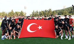 Beşiktaşlı futbolculardan Cumhuriyet'in 100. yılı kutlaması