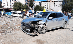 Deprem bölgesinde kaza: Yaralı hastaneye kaldırıldı