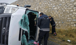 Van'da minibüs devrildi: 14 yaralı