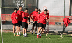 Eskişehirspor'da 26 kişilik kadro 11 için savaşıyor