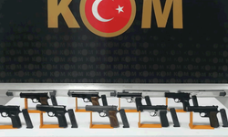 Trabzon'da durdurulan araçtan dokuz silah çıktı: Üç gözaltı