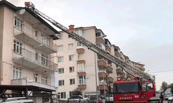 Bilecik'te 4 katlı apartmanda yangın paniği
