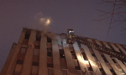 İstanbul'da metruk bina vandalların hedefi oldu