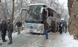 Tunceli’de kar yağışı kaza getirdi: Üç yaralı
