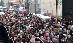 Bursa'da izdiham! Baygınlık geçirdiler, çocuklar kayboldu