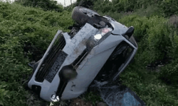 Afyon'da şarampole giren araçta iki kişi yaralandı