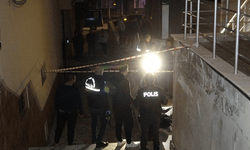 Uşak'ta esrarengiz ölüm: Apartman önünde ölü bulundu!