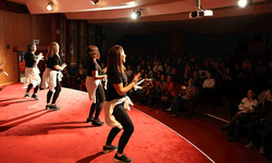 Eskişehir’de ESMEK kursiyerlerinden muhteşem dans gösterisi