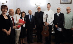 Ahmet Necdet Sezer özel davetle ödüllü Eskişehirli solisti dinledi
