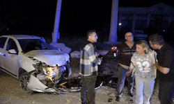 Antalya’da otomobil 50 metre sürükledi: Altı yaralı
