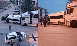 Eskişehir’de freni patlayan tır minibüse çarptı
