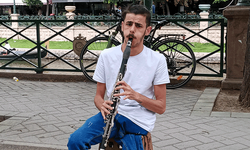 Eskişehir’de sıcak havalar müzisyenlerin yüzünü güldürdü