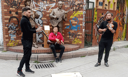 Eskişehir'de sokak müzisyenlerinden renkli görüntüler