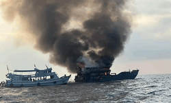 Tayland'da denizin ortasında can pazarı: Son anda kurtarıldılar