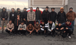 Tekirdağ'da kapanla durdurulan minibüsten kaçak göçmenler çıktı