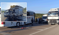 Afyon'da can pazarı! Yolcu otobüsü kamyonetle çarpıştı: 1 ölü 16 yaralı