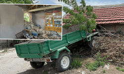 Afyon'da hakimiyetini kaybeden patpat evin salonuna daldı