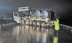 Afyon'da kontrolden çıkan tanker bariyerlere çarptı