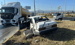 Eskişehir yolunda kırmızı ışık ihlali kaza getirdi: 3 yaralı