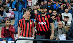 Eskişehirspor taraftarı Anadolu Üniversitesispor’u yalnız bırakmadı