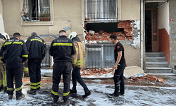 İstanbul'da rögar bomba gibi patladı: Binanın duvarı yıkıldı