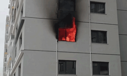 İzmir'de yangın paniği: Apartman dairesi alevlere teslim oldu