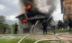 Karabük'te yangın: İki katlı ahşap ev alevlere teslim oldu