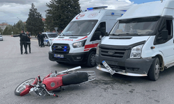 Karaman'da trafik kazası: Minibüs motosiklete çarptı