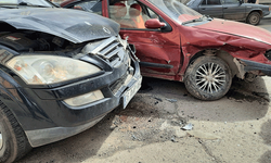 Kars'ta maddi hasarlı trafik kazası