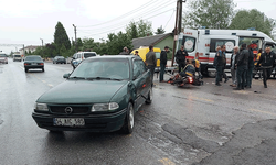 Sakarya'da 2 yaralı: Otomobil ile motosiklet çarpıştı