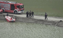 Samsun'da kamyon baraja devrildi: Sürücüsü hayatını kaybetti
