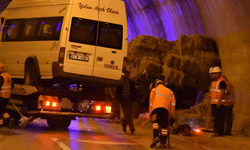 Sinop’ta traktör ile yolcu minibüsü birbirine girdi: Çok sayıda yaralı var