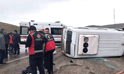 Van'da yağış kaza getirdi: 3 yolcu yaralandı