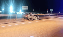 Afyon'da kontrolden çıkan araç refüje girdi: 3 yaralı