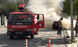 Bilecik'te park halindeki otomobil alevlere teslim oldu