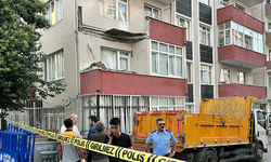 İstanbul'da bir binada balkon çöktü