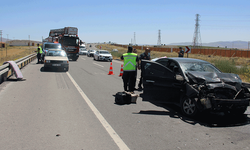 Kayseri karayolunda otomobil biçerdövere çarptı: 4 yaralı