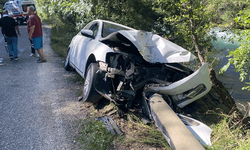 Tunceli'de otomobil elektrik direğine çarptı: 4 yaralı