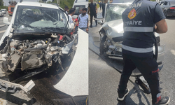 Van'da otomobille hafif ticari araç çarpıştı: 2'si ağır 8 yaralı