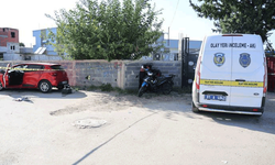 Adana'da bir kişi otomobil seyir halindeyken silahlı saldırıya uğradı