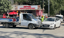 Adıyaman’da otomobille çarpışan kamyonetin kasasından uçtular: 2 yaralı