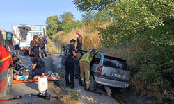 Bursa'da otomobil yağmur suyu kanalına çarptı: 1 ölü 2'si ağır 3 yaralı