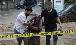 Bursa'da taşan dere zor anlar yaşattı