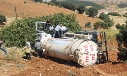 Adıyaman'da yangına giden itfaiye tankeri şarampole yuvarlandı