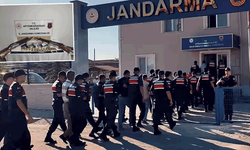 Afyon'da düğün magandalarının evine şafak baskını