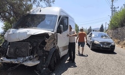 Antalya'da safari aracı ile tur minibüsü çarpıştı: 5 yaralı