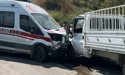 Bursa'da ambulans ile kamyonet çarpıştı: 7 yaralı