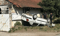 Bursa'da otomobil takla atarak ters döndü: 2 yaralı