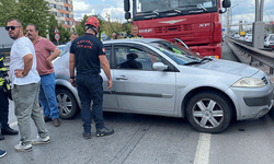 Kocaeli'de tır ile otomobil birbirine girdi