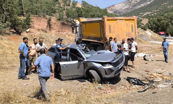 Tunceli’de kamyon ile otomobil çarpıştı: 2’si ağır 7 yaralı